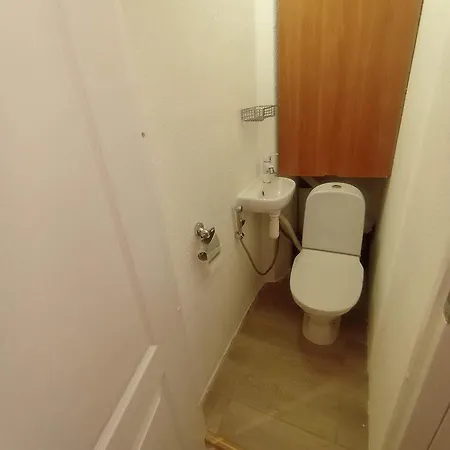 A Comfortable With Balcony דירה